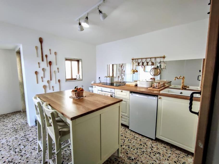 Cinque Terrazze: Freshly Renovated 2-Bedroom House Ceglie Messapica Esterno foto